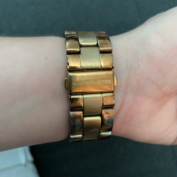 Host Pick!!! 🎉 Michael Kors women’s rose gold-tone watch jewels - Picture 5 of 12